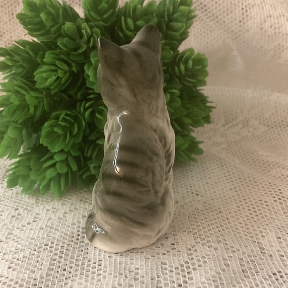 Vintage White Kitty Cat Figurine Bone China Taiwan 3" Tall Collectible. - Picture 3 of 7